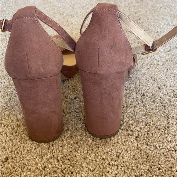 Pink heels - Picture 3 of 5